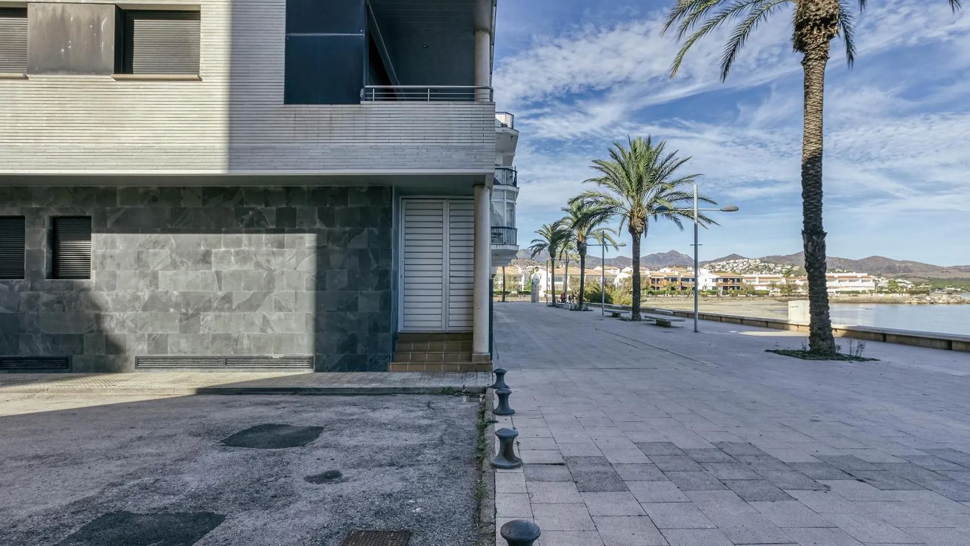 Maritimo Apartment Llanca Spain